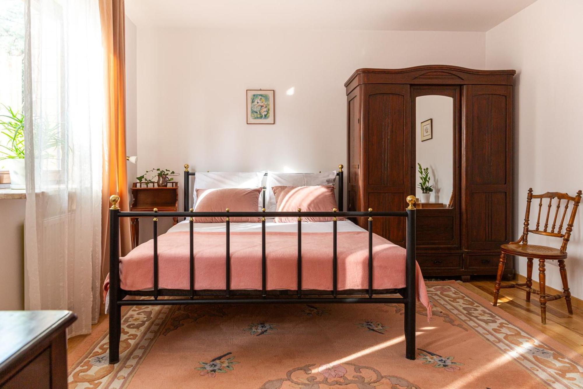 Pink Rose Suite Józefów Buitenkant foto